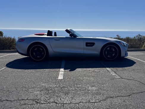 Used 2018 Mercedes-Benz AMG GT Roadster image 4