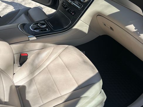 Used 2017 Mercedes-Benz GLC 300 image 9