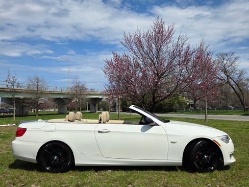 Used 2013 BMW 328i Convertible RWD image 2