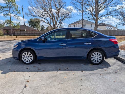Used 2018 Nissan Sentra S image 4