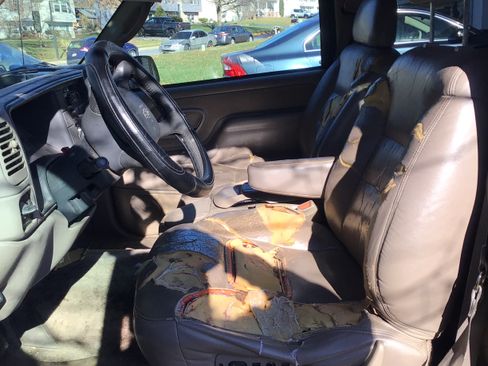 Used 1999 Chevrolet Tahoe Z71 w/ Preferred Equipment Group image 9