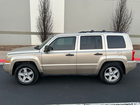 Used 2010 Jeep Patriot Sport image 2