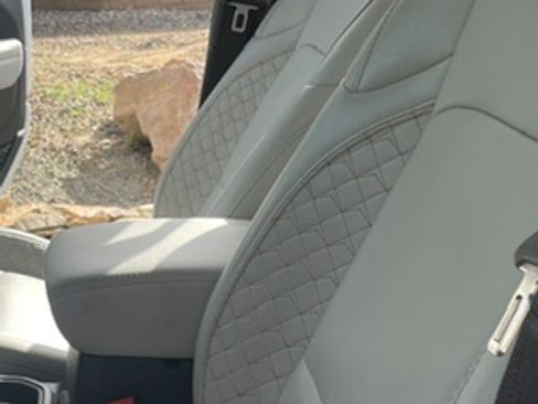 Used 2023 Jeep Gladiator Overland AWD/4WD image 17