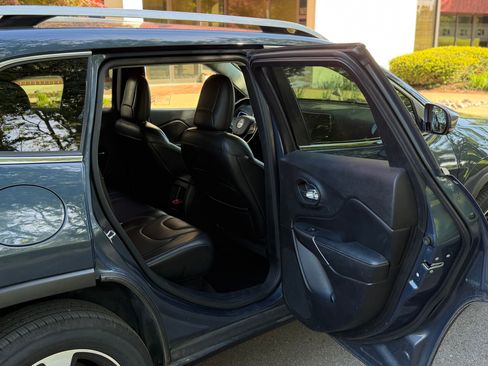 Used 2019 Jeep Cherokee Limited AWD/4WD image 14