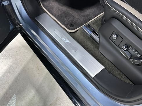 Used 2022 Bentley Bentayga image 29