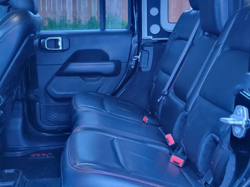 Used 2018 Jeep Wrangler Unlimited Rubicon image 32