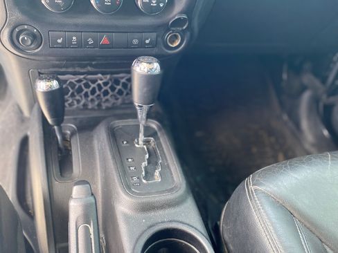 Used 2016 Jeep Wrangler Unlimited Rubicon AWD/4WD image 10