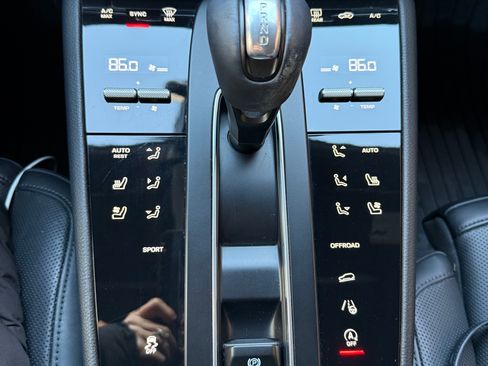 Used 2023 Porsche Macan Turbo image 12