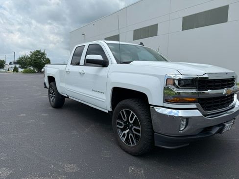 Used 2018 Chevrolet Silverado 1500 LT w/ All Star Edition AWD/4WD image 2