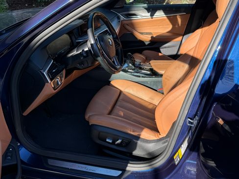 Used 2020 BMW 530e w/ M Sport Package image 14