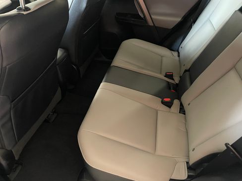 Used 2017 Toyota RAV4 Limited FWD image 4