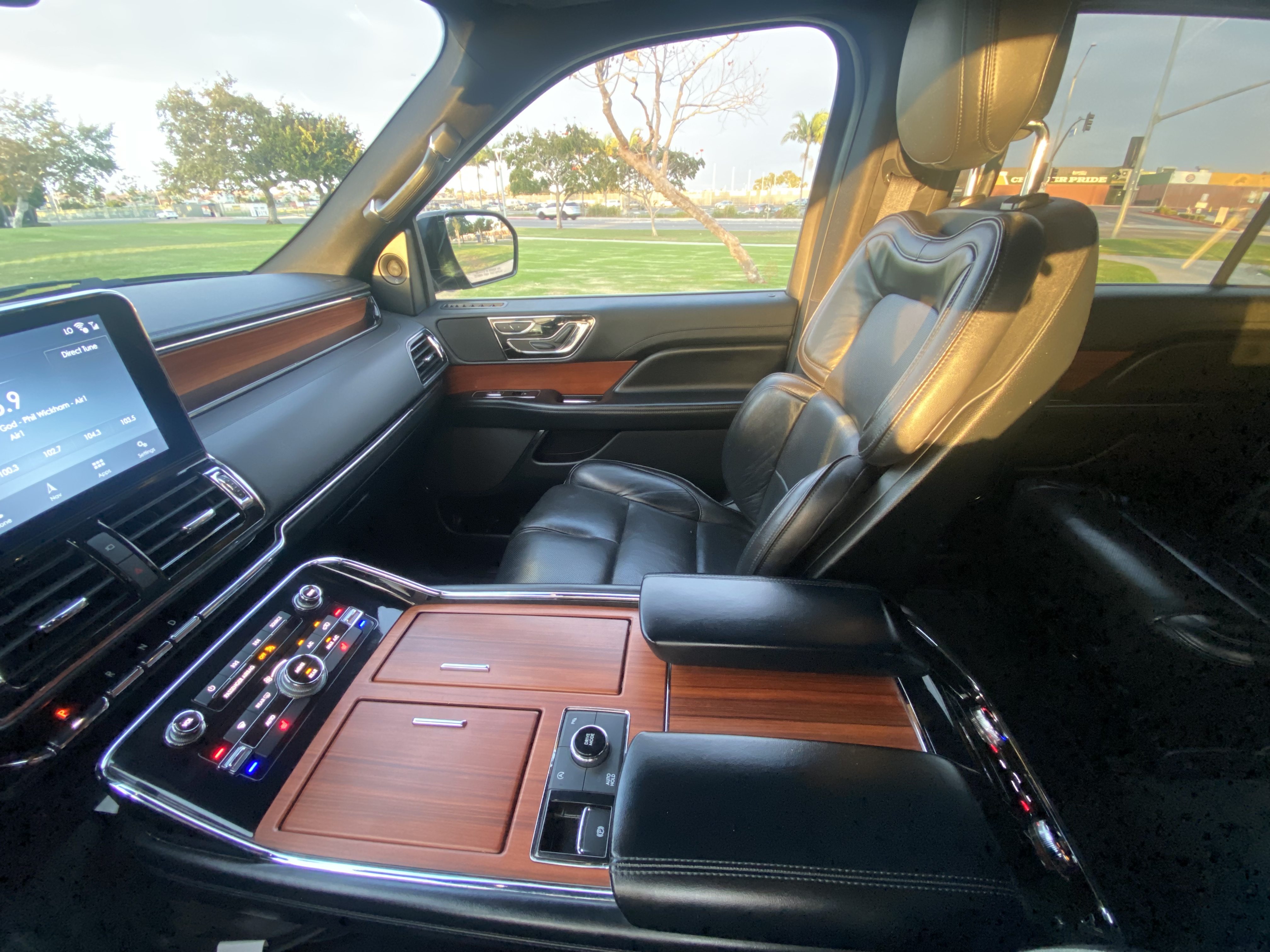 Used 2018 Lincoln Navigator L Select RWD image 15