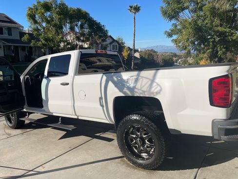Used 2015 Chevrolet Silverado 2500 LT w/ LT Convenience Package image 5
