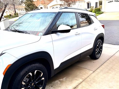 Used 2022 Chevrolet TrailBlazer LT w/ Confidence II Package image 1