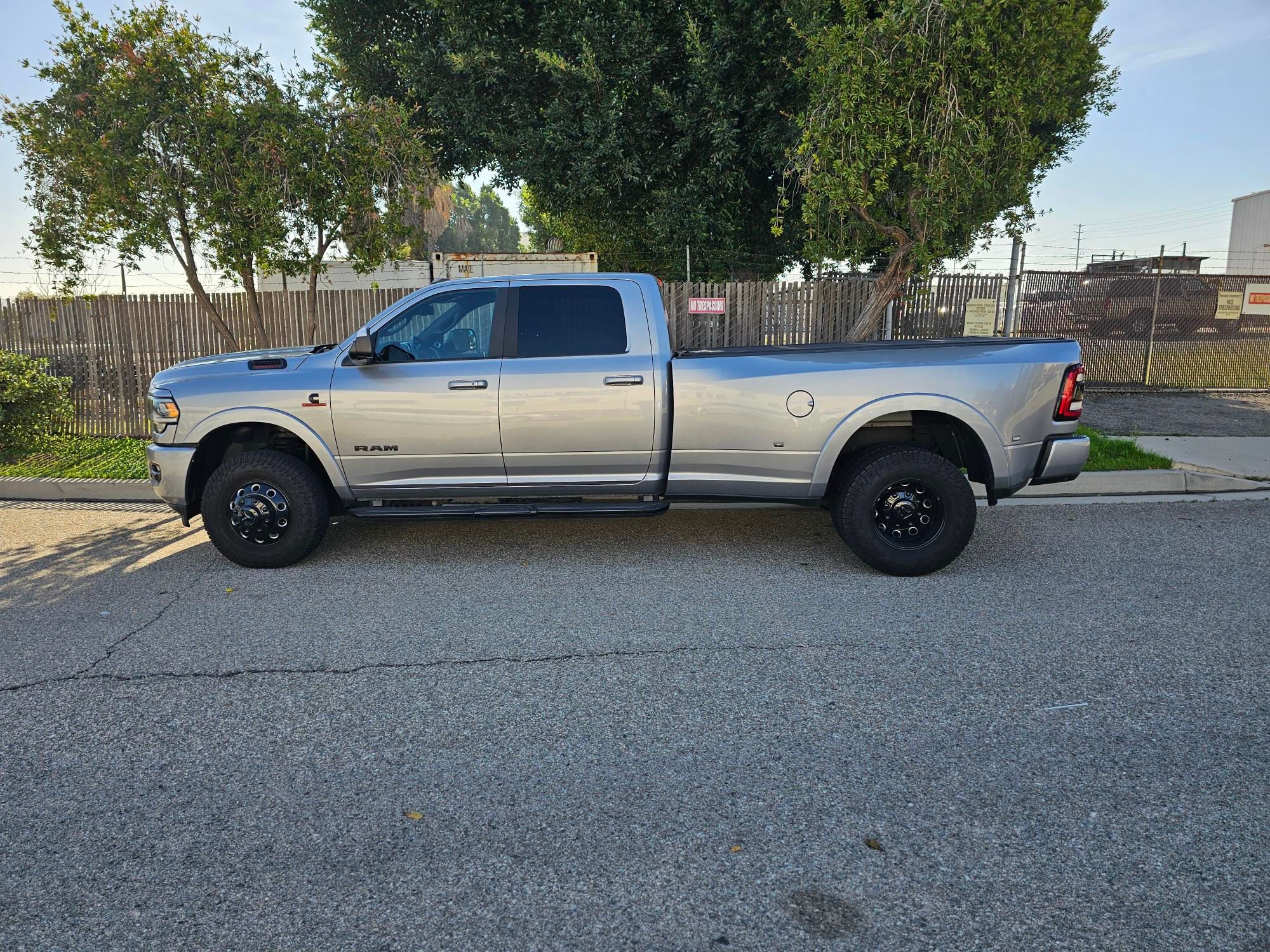 Used 2022 RAM 3500 Laramie AWD/4WD image 1
