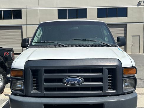 Used 2011 Ford E-150 and Econoline 150 w/ Commercial Cargo Van Pkg RWD image 6