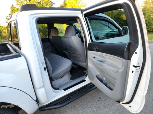 Used 2010 Toyota Tacoma 4x4 Double Cab image 12