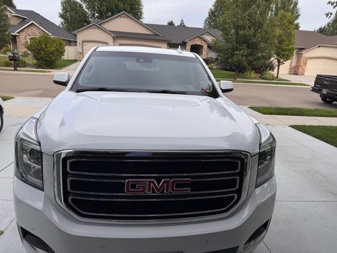 Used 2018 GMC Yukon XL SLT AWD/4WD image 5