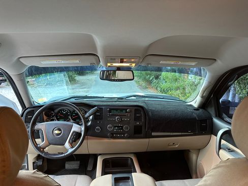 Used 2009 Chevrolet Silverado 2500 LT w/ Exterior Plus Package image 12