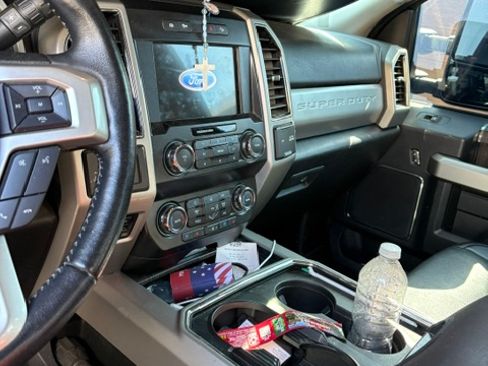 Used 2021 Ford F250 Lariat w/ Lariat Value Package AWD/4WD image 9
