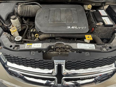 Used 2013 Dodge Grand Caravan SE image 26