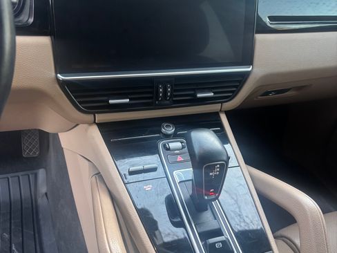 Used 2019 Porsche Cayenne image 9