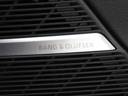 Used 2020 Audi Q8 Prestige w/ Prestige Package image 12