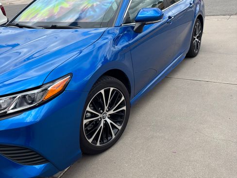 Used 2018 Toyota Camry SE image 1