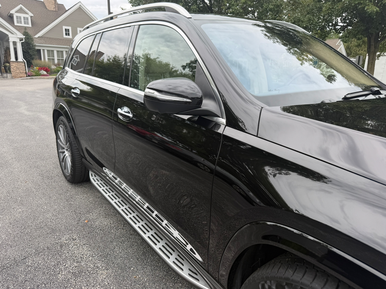 Used 2023 Mercedes-Benz GLS 450 4MATIC image 9