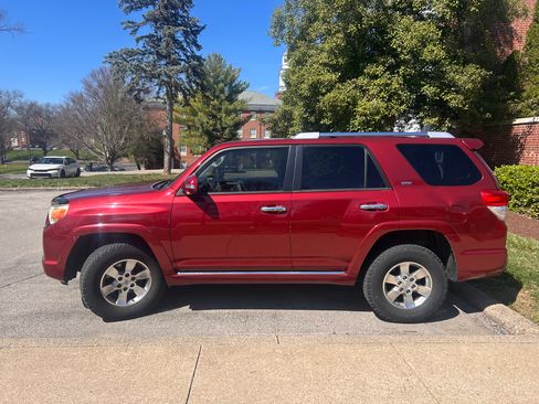 Used 2013 Toyota 4Runner SR5 image 9