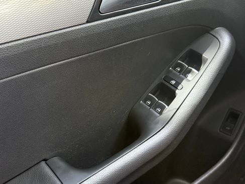 Used 2015 Volkswagen Jetta SE FWD image 18
