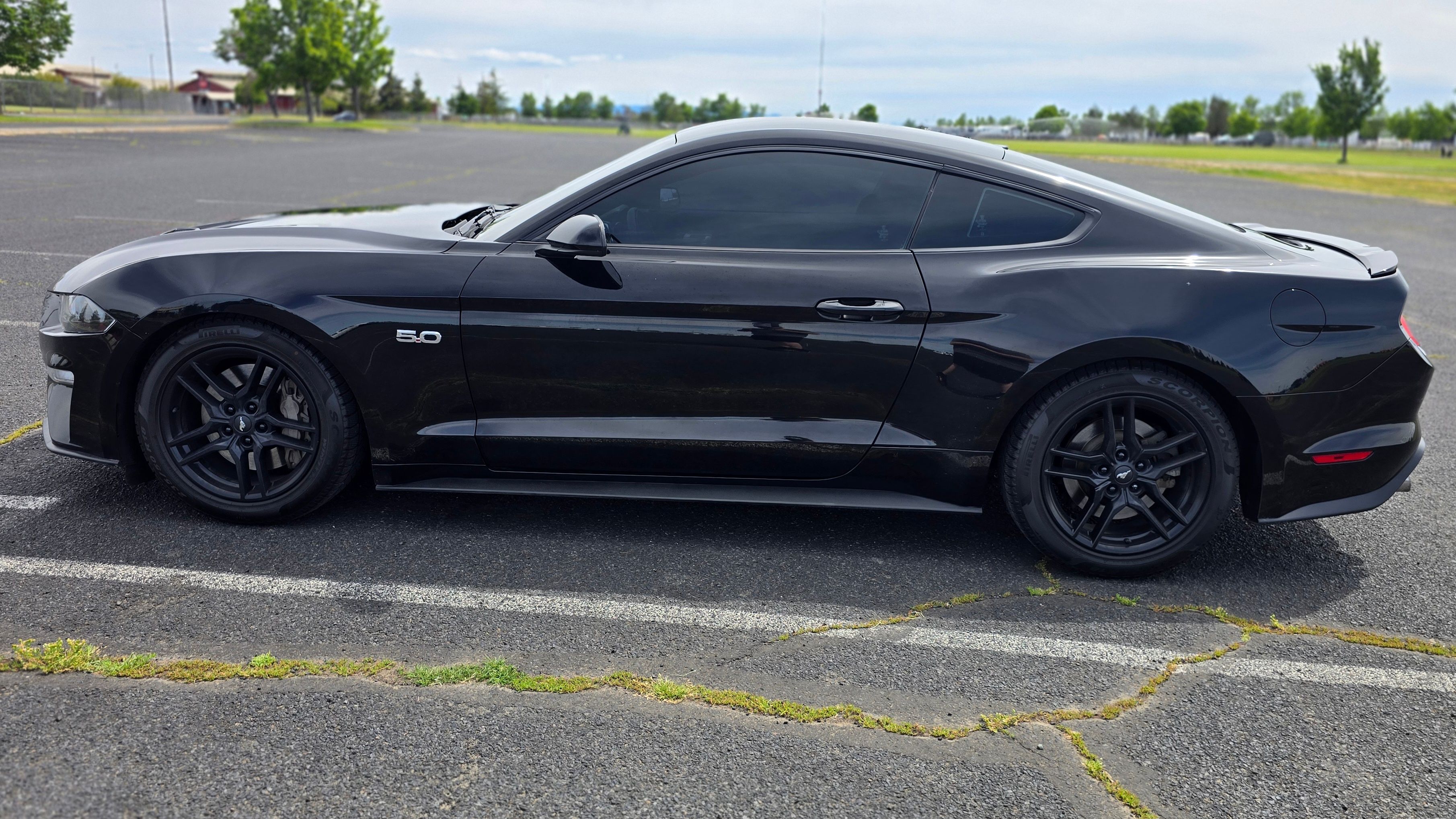 Used 2018 Ford Mustang GT RWD image 2