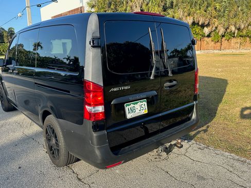 Used 2019 Mercedes-Benz Metris Passenger image 5
