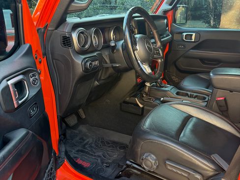Used 2019 Jeep Wrangler Unlimited Rubicon w/ Cold Weather Group AWD/4WD image 23