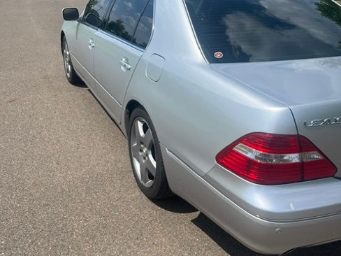 Used 2005 Lexus LS 430 w/ Premium Pkg RWD image 11