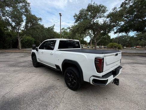 Used 2025 GMC Sierra 2500 AT4 w/ AT4 Premium Plus Package AWD/4WD image 8