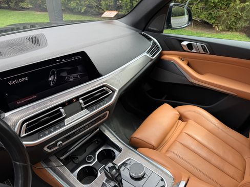Used 2019 BMW X5 xDrive40i w/ M Sport Package AWD/4WD image 16