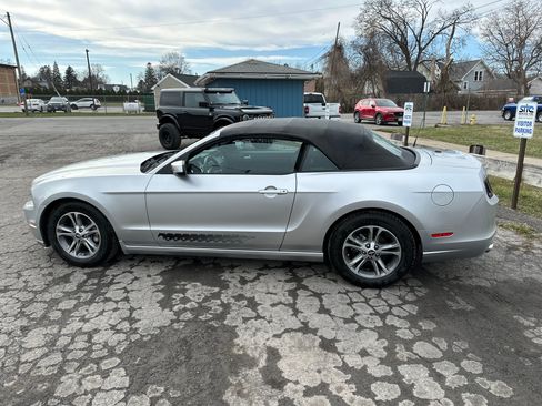 Used 2014 Ford Mustang Premium image 2