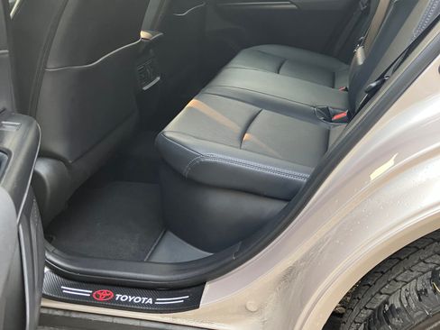 Used 2021 Toyota Venza Limited w/ Advanced Technology Package AWD/4WD image 8
