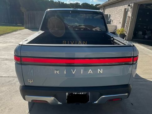 Used 2022 Rivian R1T Adventure AWD/4WD image 11