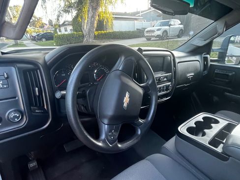 Used 2017 Chevrolet Silverado 2500 W/T image 6