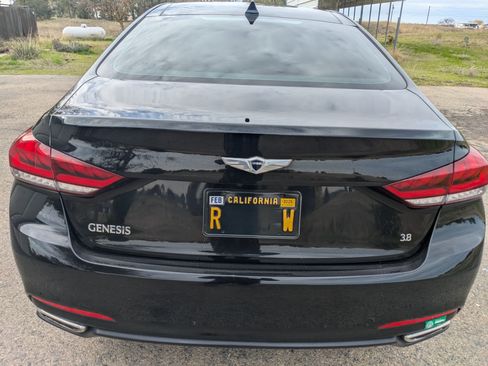 Used 2015 Hyundai Genesis 3.8 w/ Option Group 02 image 10