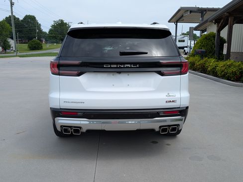 Used 2025 GMC Acadia Denali image 4