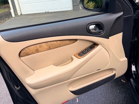 Used 2005 Jaguar S-TYPE R RWD image 24