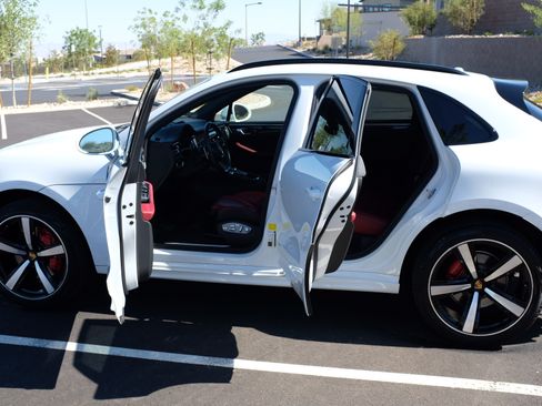 Used 2024 Porsche Macan S AWD/4WD image 22