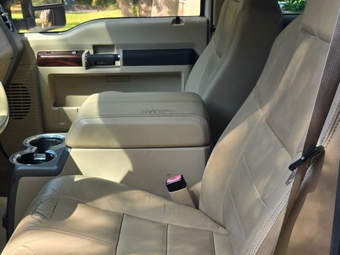 Used 2010 Ford F250 Lariat image 13