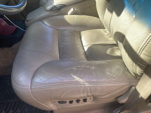 Used 1999 GMC Suburban 2WD w/ Marketing Opt Pkg 3 image 19