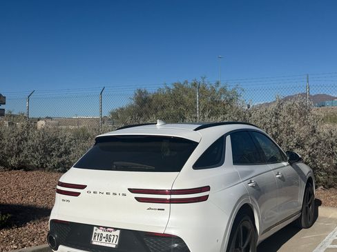 Used 2022 Genesis GV70 3.5T Sport w/ Sport Prestige Package image 12