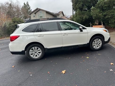 Used 2016 Subaru Outback 2.5i Premium image 13