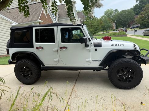 Used 2017 Jeep Wrangler Unlimited Sport AWD/4WD image 4